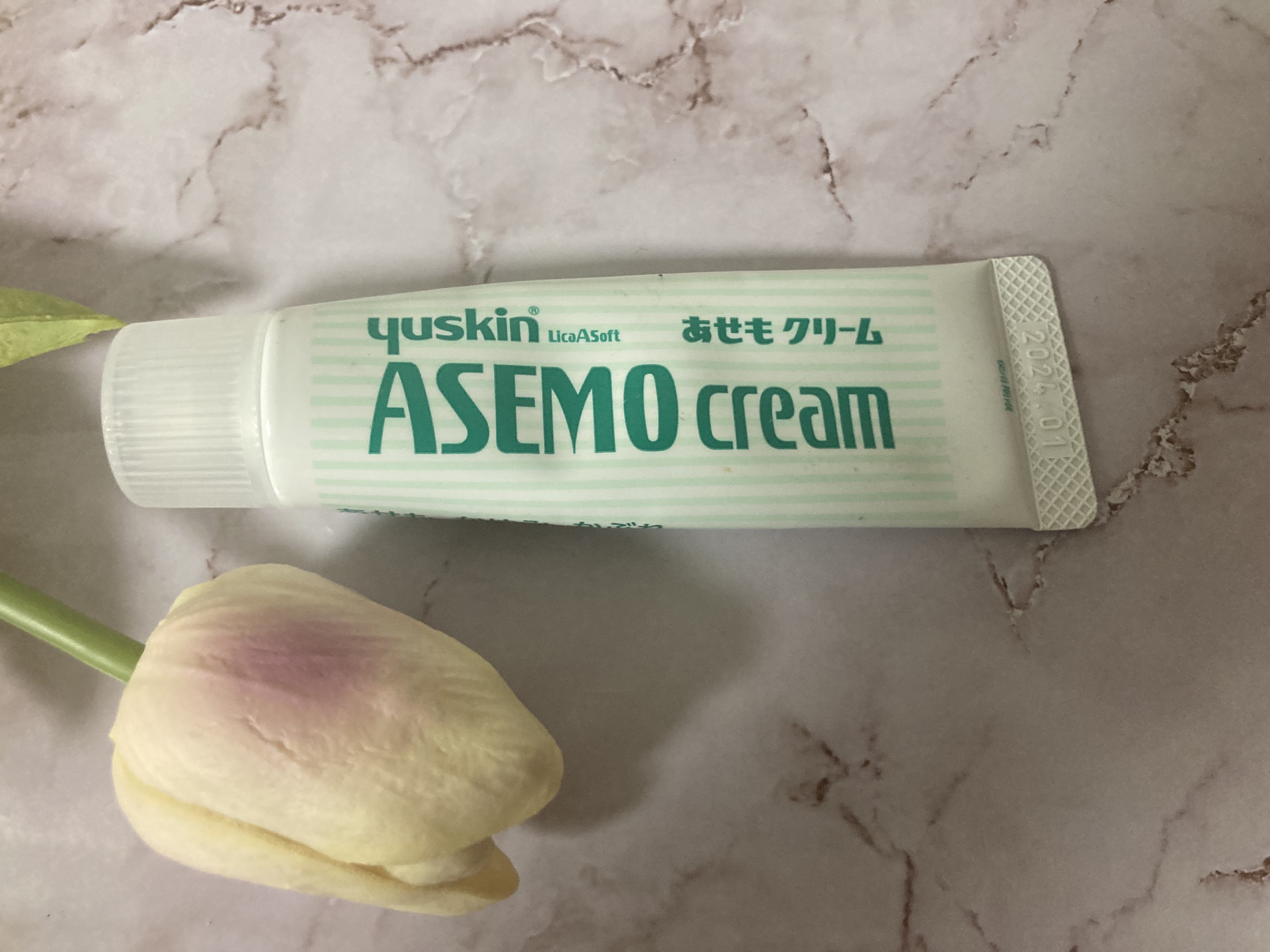 あせもとの戦いの秘密兵器

汗かいてそのままデスクワーク入るとお尻にあせもできたり、湿布とかしてると通気性悪いせいであせもできたりしてまーあせもとの戦いですよね

普段は予防としてベビーパウダー塗ってサラサラにしておくことを保ってるんですが