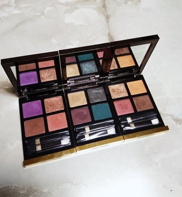 TomFord Beauty
アイカラークォード

23アフリカンバイオレット
オレンジの発色がとにかく良いので、塗ってないところとの境目をブレンディングブラシでしっかりぼかした方がいいと思います。
紫