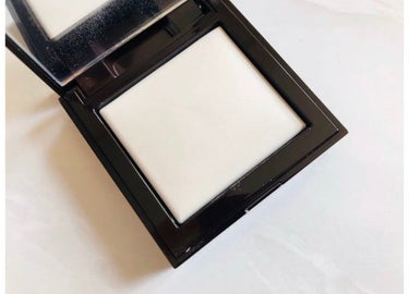 ローラ メルシエ シークレット ブラーリング パウダー フォー アンダー アイズのクチコミ「| laura mercier |

シークレットブラーリングパウダー
フォーアンダ.....」（1枚目）