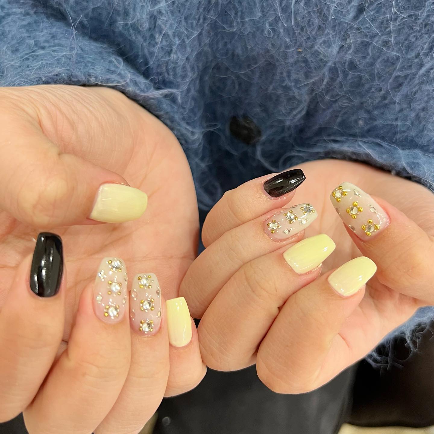 #ビジューネイルのネイルデザイン