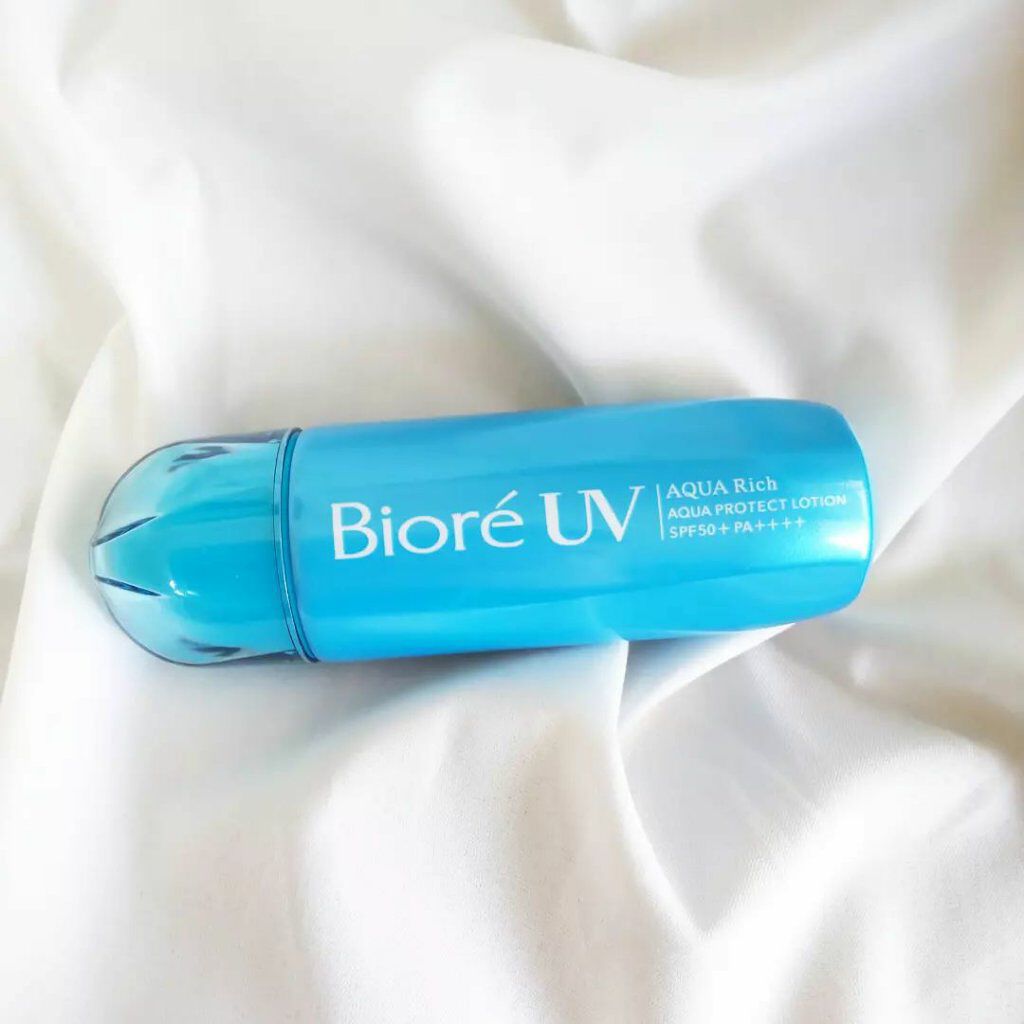 最近ほぼ毎日使っている日焼け止め☀️

本当にすーっと伸びてくれる
みずみずしい日焼け止めで
塗り広げ終わった途端しっかり肌に密着してくれます！

なんとなく体用として使用していますが
試しに顔に使用してもヒリつき等は無かったです🙇

個