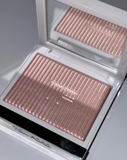 ソレイユ ネージュ グロウ ハイライター 01 ローズ イリゼ/TOM FORD BEAUTY/パウダーハイライトを使ったクチコミ(1枚目)