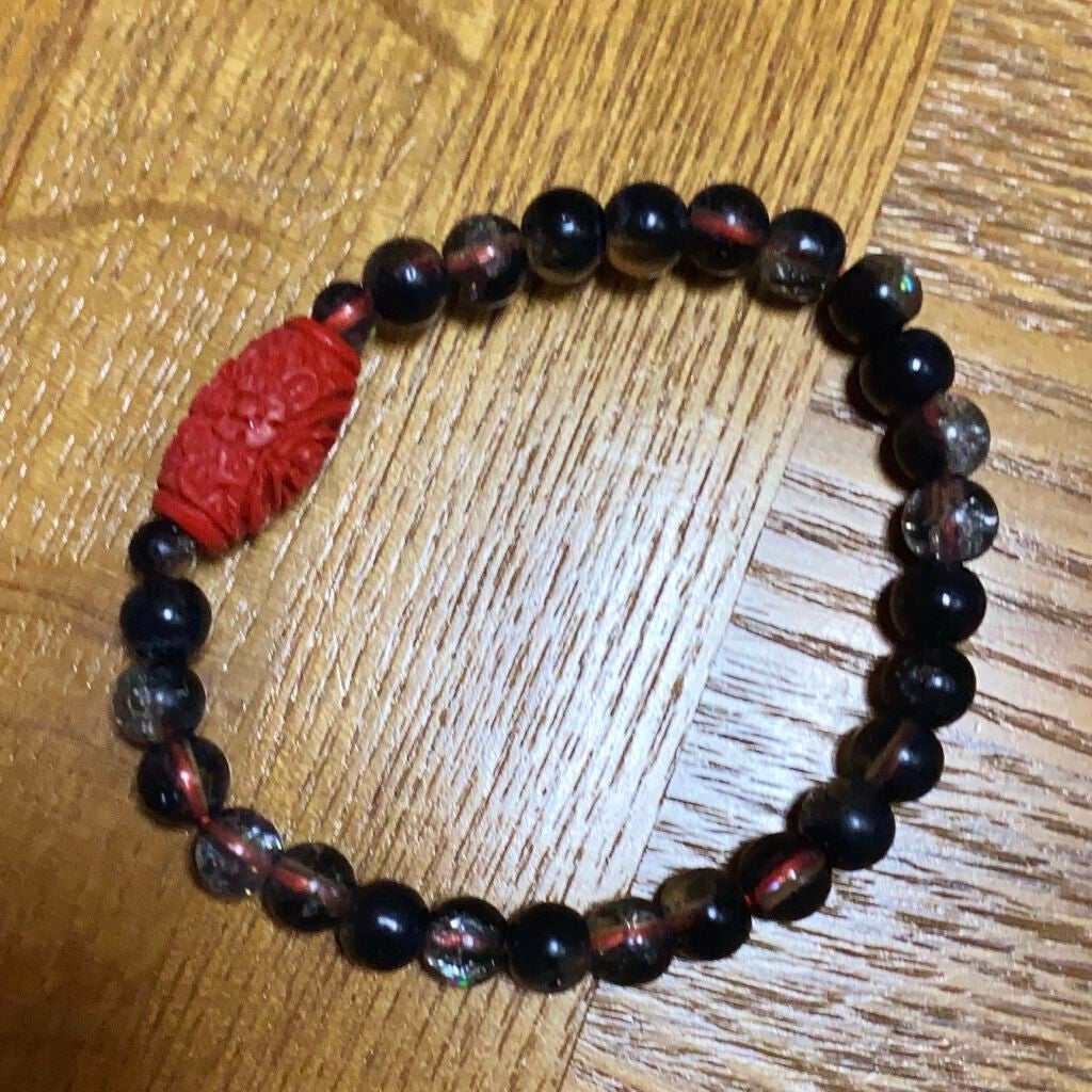 リサ・ラーソン♡クッションファンデマニア on LIPS 「#数珠#ストーンには#手作り↑↑↑意味がちゃんとあるらしくて💦..」(2枚目)