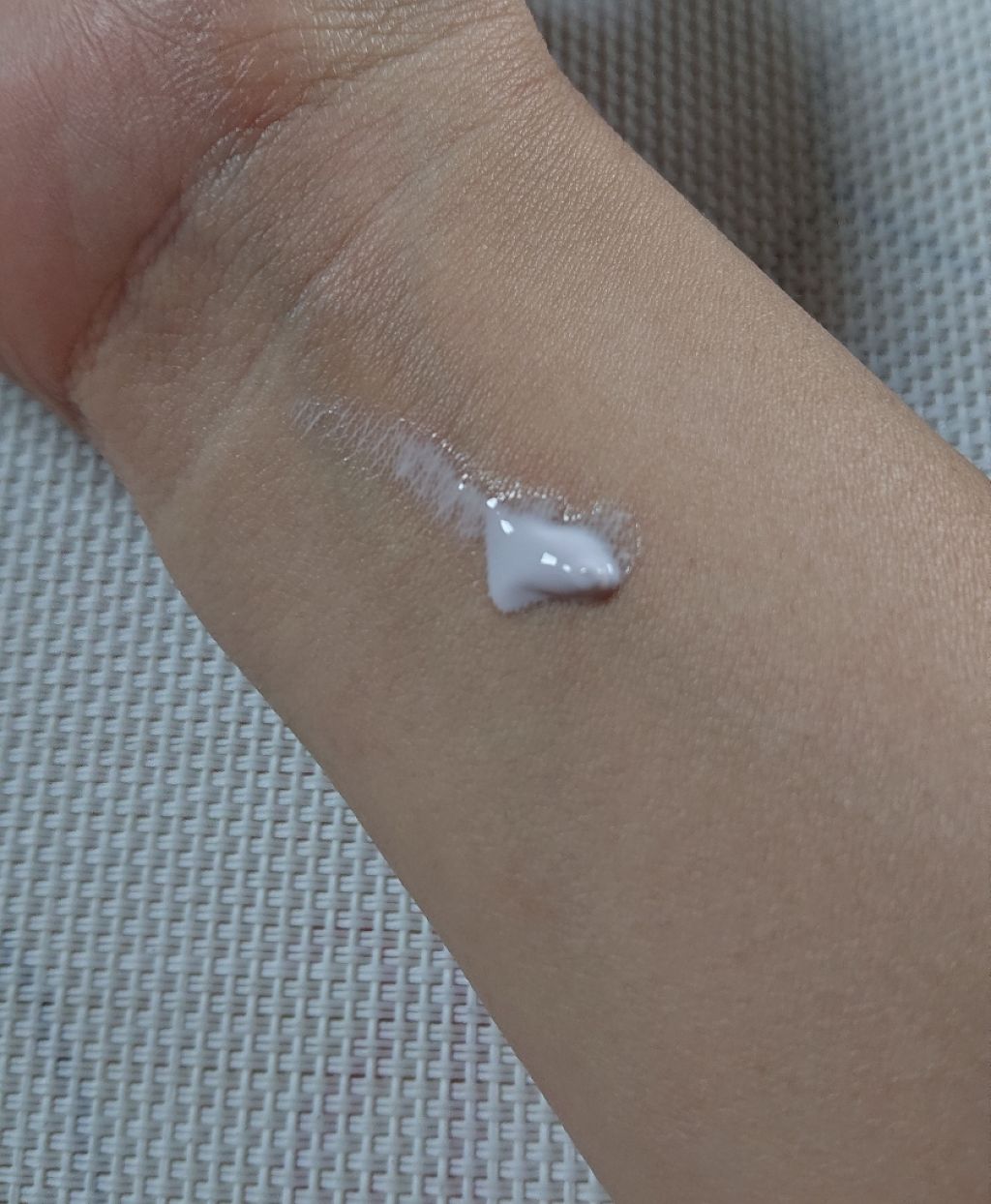 スキンアクア トーンアップUVエッセンス/スキンアクア/日焼け止めクリームを使ったクチコミ(2枚目)