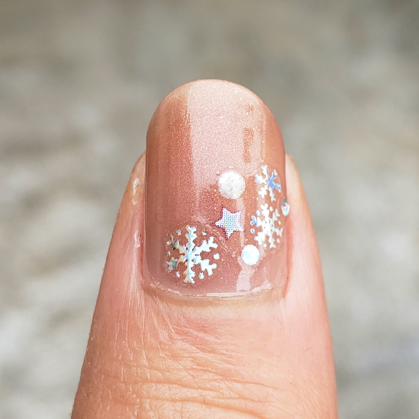 土木系おねいさん on LIPS 「昨日のネイル。肌馴染み抜群のくすみピンクに、シールを貼っただけ..」(3枚目)