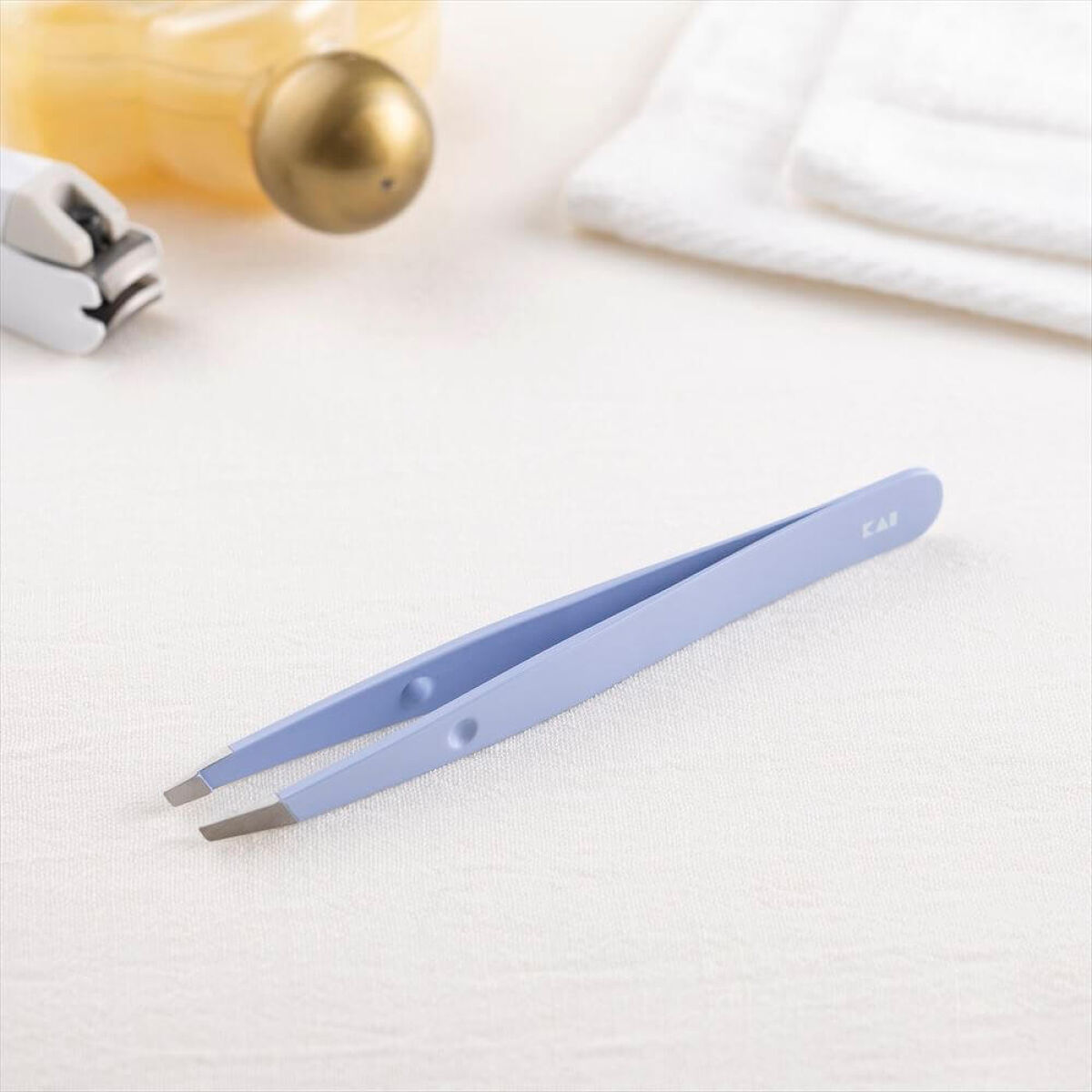 貝印 がっちりキャッチ毛抜き（ニュアンスブルー）