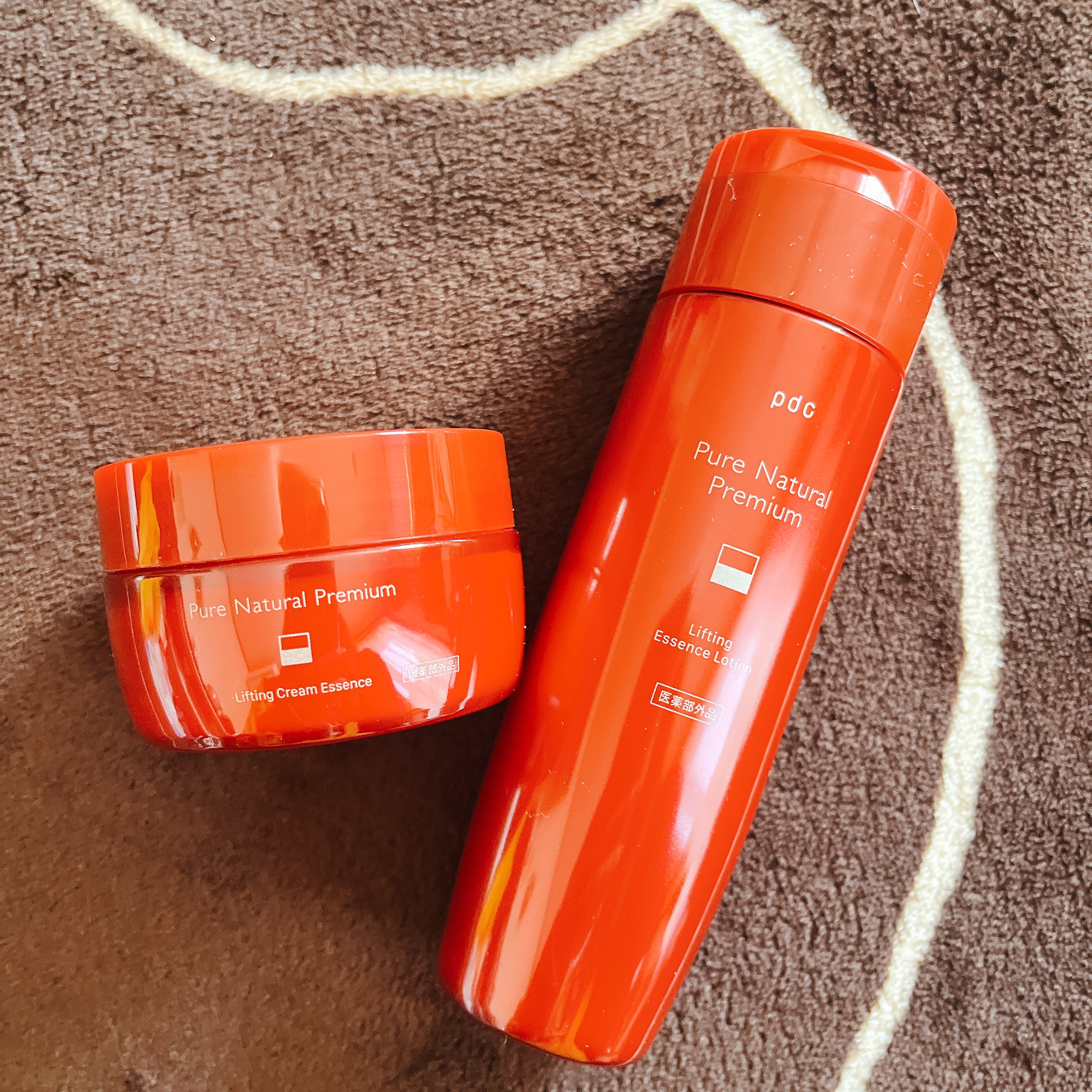 
❤️ ピュア ナチュラル
プレミアムリフティングセット ❤️
( エッセンスローション ＋ クリームエッセンス )

✔︎︎︎︎エッセンスローション
化粧水と乳液の2in1💧 .
乾燥による敏感肌にも使える低刺激設計✨ .
乳白色のとろ