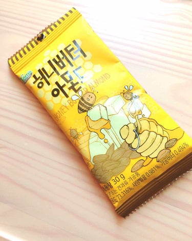 LITE on LIPS 「このお菓子は韓国のお菓子、ハニーバターアーモンドです！おやつ、..」（1枚目）