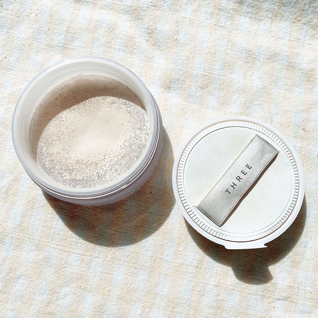 アドバンスドエシリアルスムースオペレーター ルースパウダー/THREE/ルースパウダーを使ったクチコミ（2枚目）