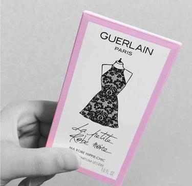 GUERLAIN ラ プティット ローブ ノワール レジェール オーデパルファンのクチコミ「♡可愛いボトル、ひと吹きかければ可憐なレディ♡
初投稿です！私にとって香水もメイクの一環、そし.....」（2枚目）