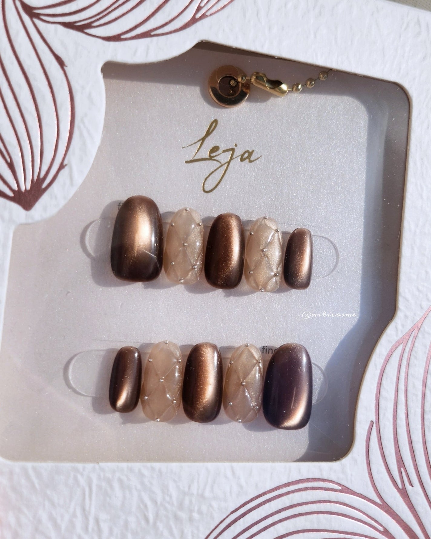niki🫧🧊@トレンド×上品めメイク on LIPS 「𝙼𝚘𝚍𝚊3D水光ネイルキルティングベージュブラウンマグネットオ..」(2枚目)