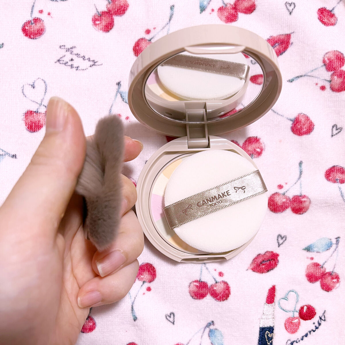 マシュマロフィニッシュパウダー　～Abloom～/キャンメイク/プレストパウダーを使ったクチコミ（3枚目）