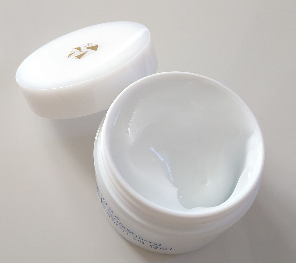 イオナ スパ＆ミネラル エッセンス ジェルのクチコミ「1品4役（化粧水・美容液・乳液・クリーム）のオールインワンジェルを、お試しさせていただきました.....」（2枚目）