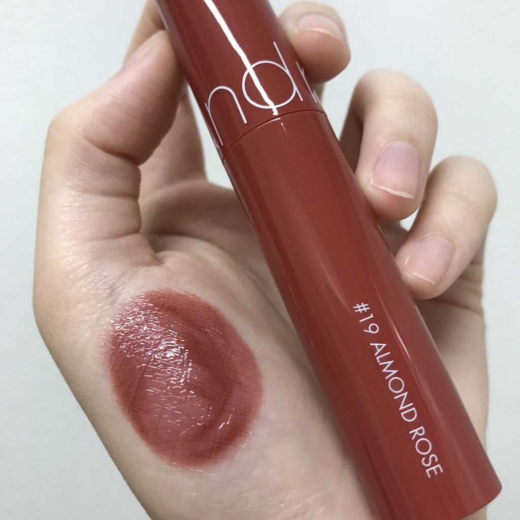ジューシーラスティングティント 19 アーモンドローズ(ALMAND ROSE)/rom&nd/リップティントを使ったクチコミ（2枚目）