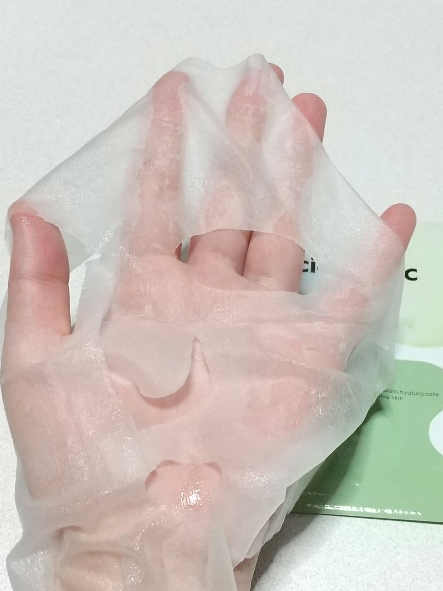 SNP シカロニック水分マスクのクチコミ「⭐️⭐️⭐️⭐️☆
ひんやり気持ちいい💚

SNP
シカロニック水分マスク

薄めのシート
と.....」（2枚目）