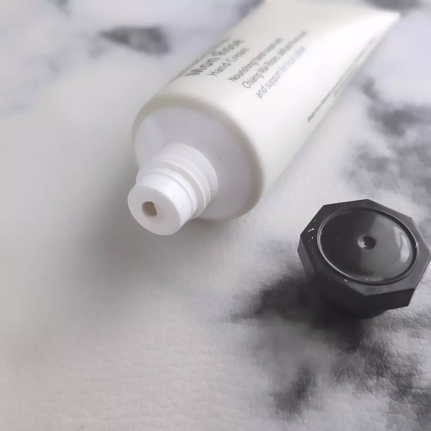 インツリー ローズ ハンドクリーム/PHUTAWAN/ハンドクリームを使ったクチコミ（3枚目）