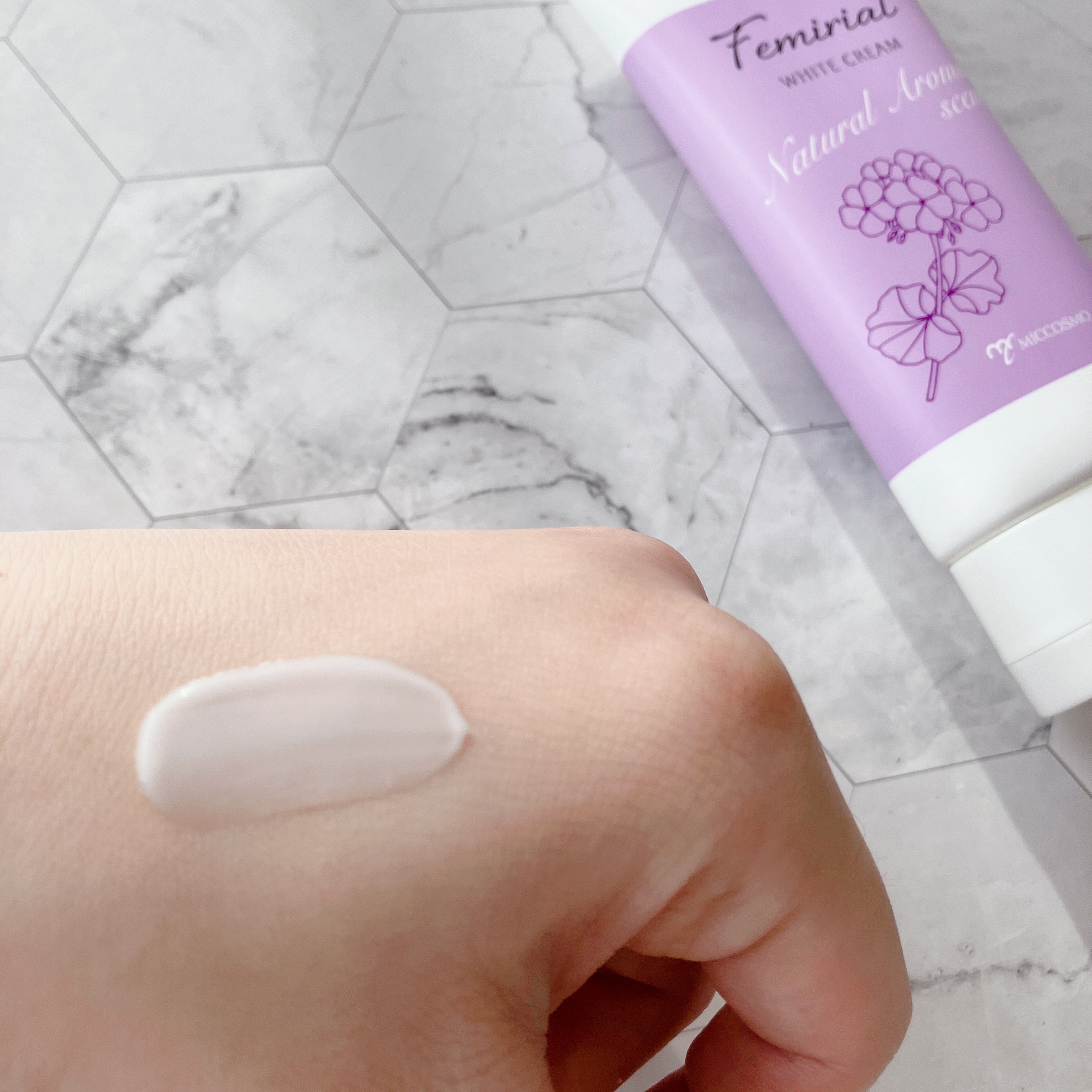 ホワイトスタビリティクリーム/フェミリアル/デリケートゾーンケアを使ったクチコミ（2枚目）