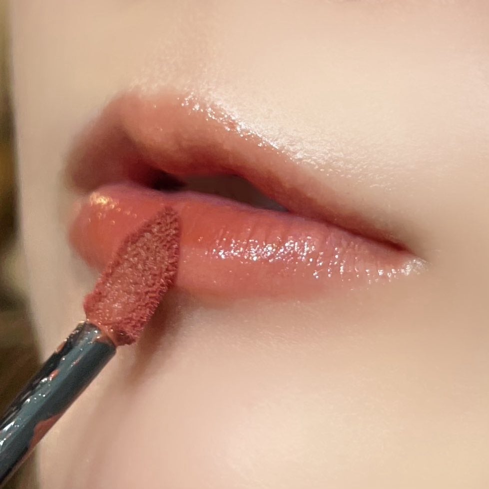 ルージュ ピュールクチュール ヴェルニ ヴィニルクリーム/YVES SAINT LAURENT BEAUTE/口紅を使ったクチコミ(2枚目)