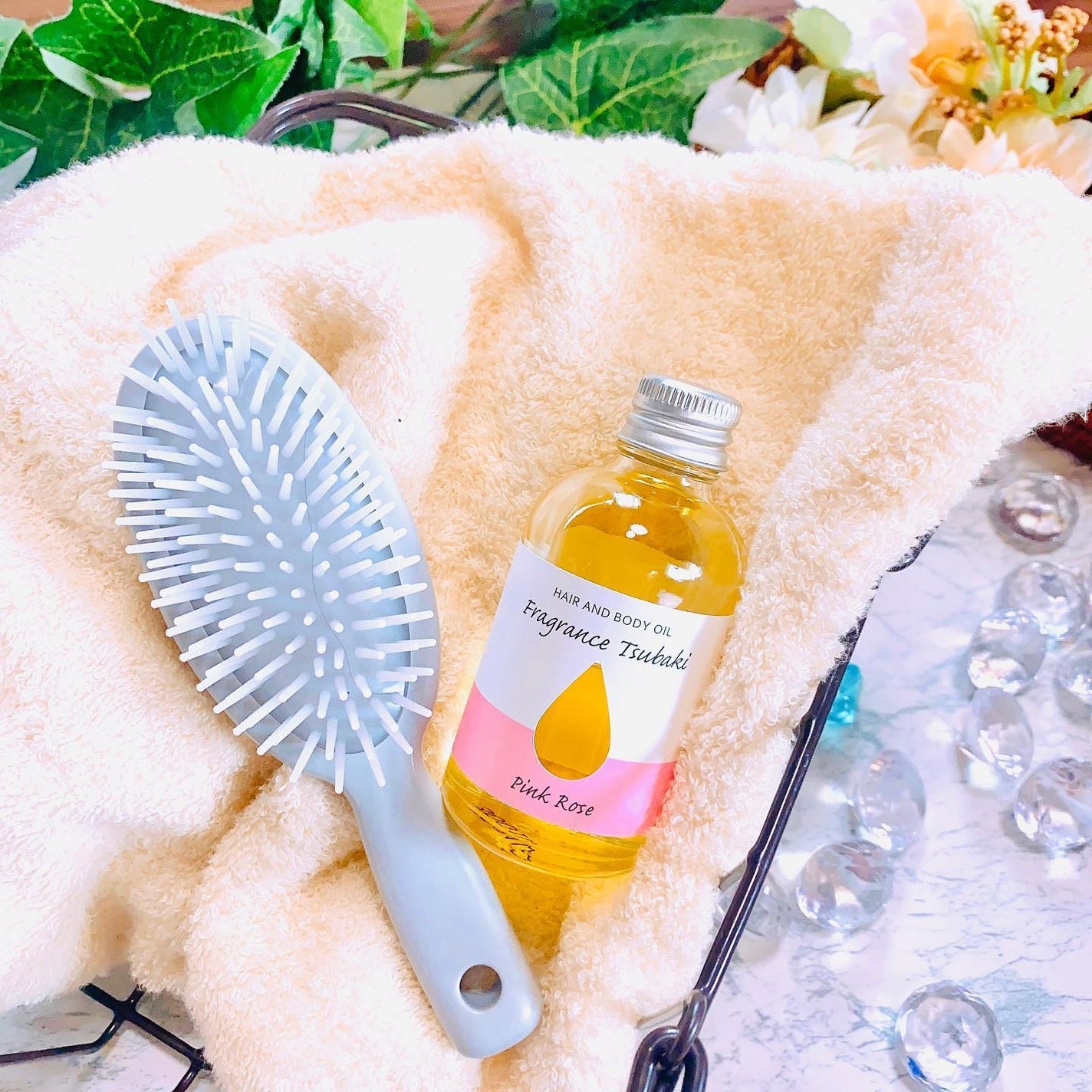 mee♡フォロバ◎ on LIPS 「香りGoodな椿オイル💕/見た目も可愛いこのヘアアイテム。..」(5枚目)