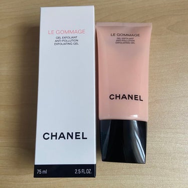 CHANEL ル ゴマージュのクチコミ「CHANELル ゴマージュ

6000円しないくらいのスクラブ
週2回使っています。

ニキビ.....」（1枚目）