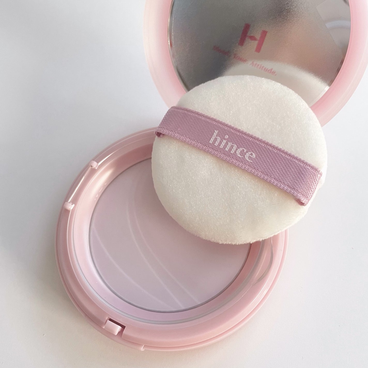 セカンドスキンエアリーパウダー/hince/プレストパウダーを使ったクチコミ(3枚目)