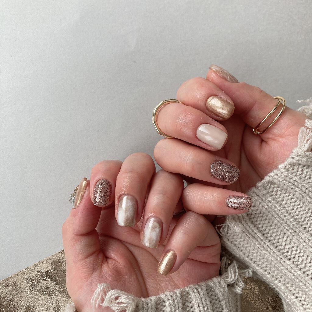 hand nail.

ホワイトをいれて少しずつ春っぽく🌸

#アンドパーセント #アンドパーセントレシピ #andpercent #グリッター専門店アンドパーセント #グリッター専門店  
＃春ネイル #セルフジェルネイル #セルフネイ