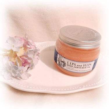 LIPS and HIPS ボディジャムスクラブのクチコミ「LIPS and HIPS 
ボディジャムスクラブ
350g  2300円(税抜)
・
薬剤師.....」（1枚目）