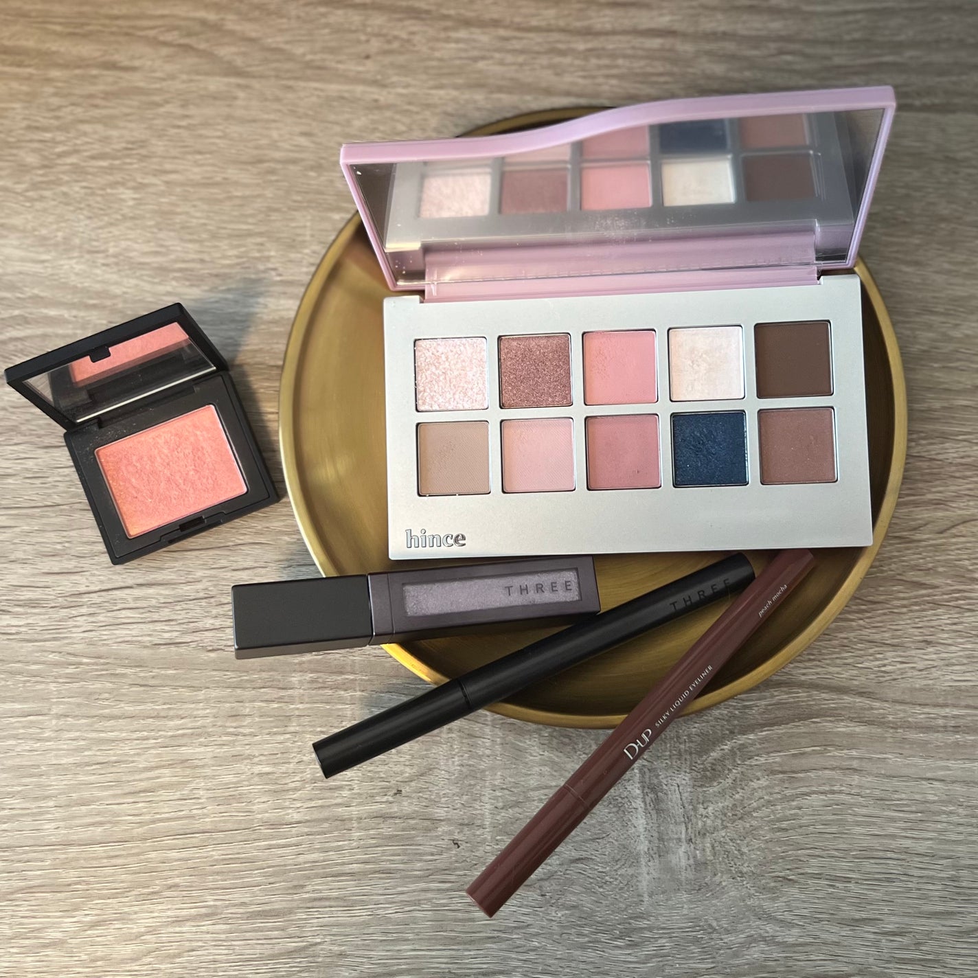 ニューデップスアイシャドウパレット/hince/アイシャドウパレットを使ったクチコミ(1枚目)