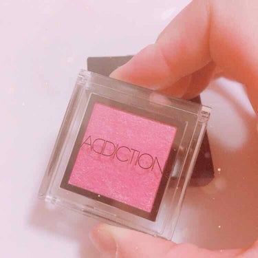 addictionの単色ミスユーモア99番👀✴︎

涙袋やアイフォール全体に薄くつけると
とっても可愛い😍💕
光に当たると大粒のラメが光って
目がとても魅力的になりますね⍤⃝

パーティーや派手めのメイ