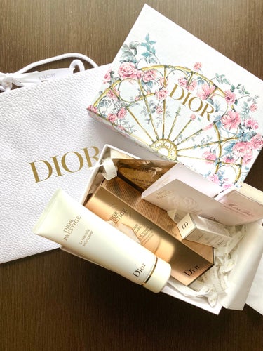 Dior プレステージ ラ ムースのクチコミ「友達から誕生日プレゼント🎁でdiorの洗顔もらったよ〜😆

香りはDiorのバラ🌹✨

洗い上.....」（2枚目）