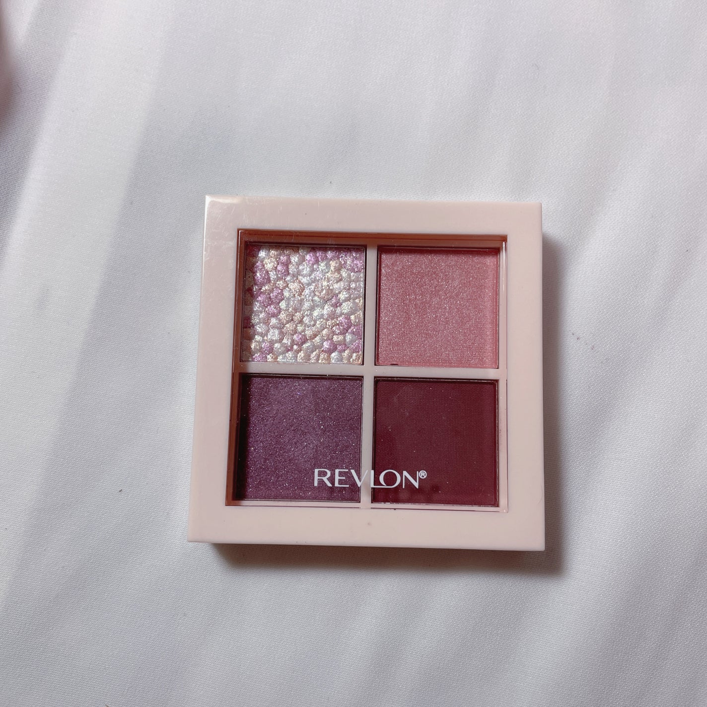 レブロン ダズル アイシャドウ クアッド/REVLON/アイシャドウパレットを使ったクチコミ(1枚目)