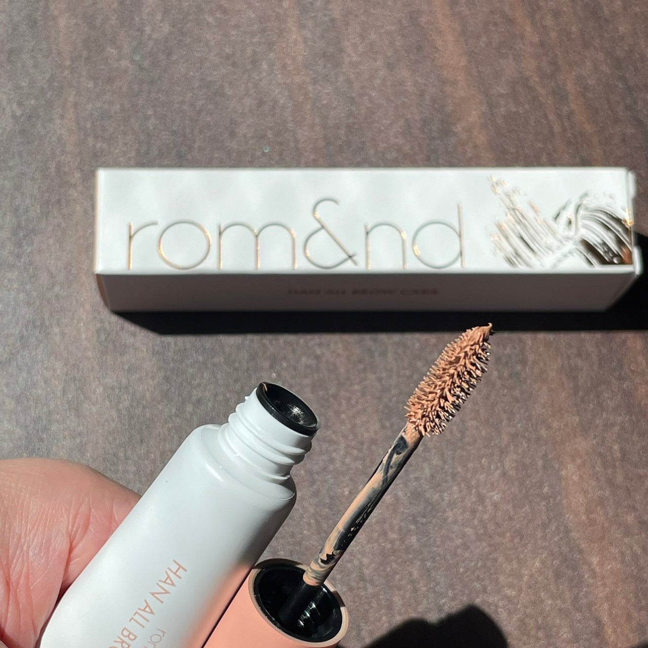 R Dresser on LIPS 「【スタッフ國吉佑衣奈のオススメ】今回の私のオススメは剛毛眉でも..」(2枚目)