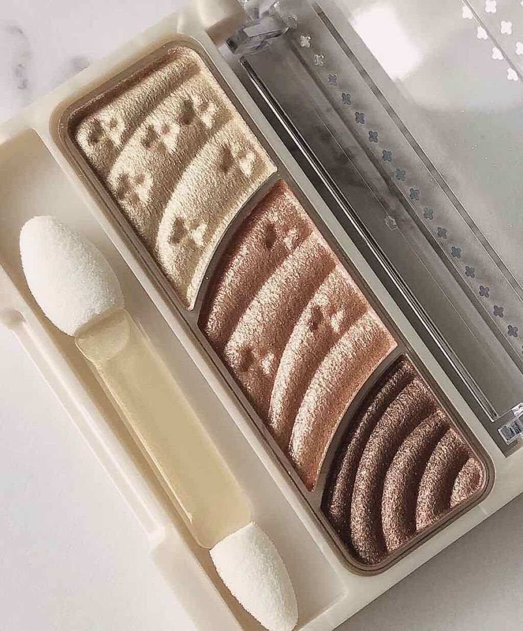 トーンアップアイシャドウ/CEZANNE/アイシャドウパレットを使ったクチコミ(2枚目)