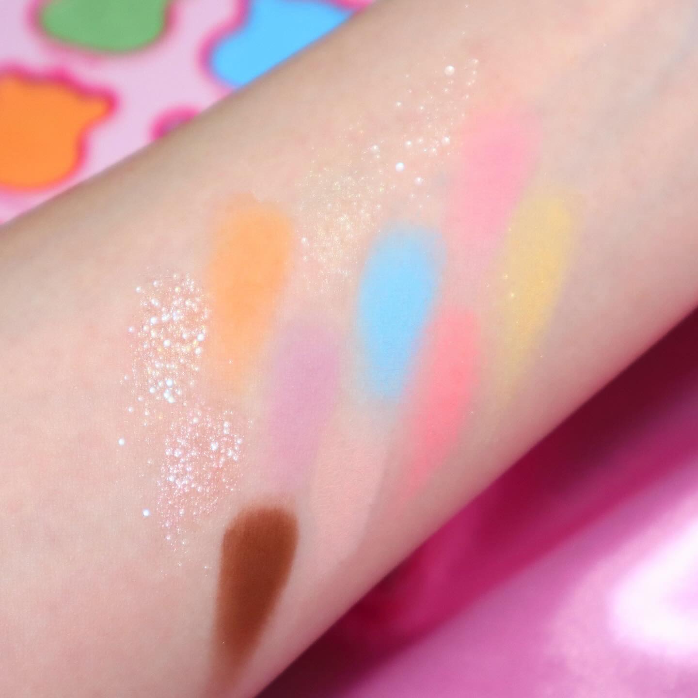 SHEGLAM Share Your Care Paletteのクチコミ「CareBears × SHEGLAMコラボ🐻🩷💛🩵💜
SHARE YOUR CARE PAL.....」（3枚目）