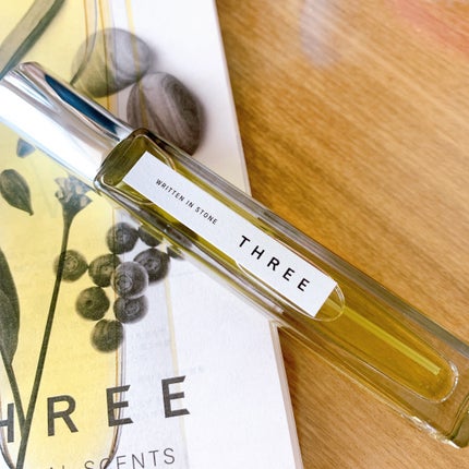 THREE エッセンシャルセンツ 00 WRITTEN IN STONE/THREE/香水(レディース)を使ったクチコミ(2枚目)
