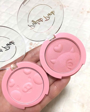 TONYMOLY
トニーモリーピグレット ピンクブラッシャー
#01Pinkich Pig
シマーシルバーパールの
明るめパステルピンクカラー

#02Shy Pig
シマーレッドパールの
ローズピンク