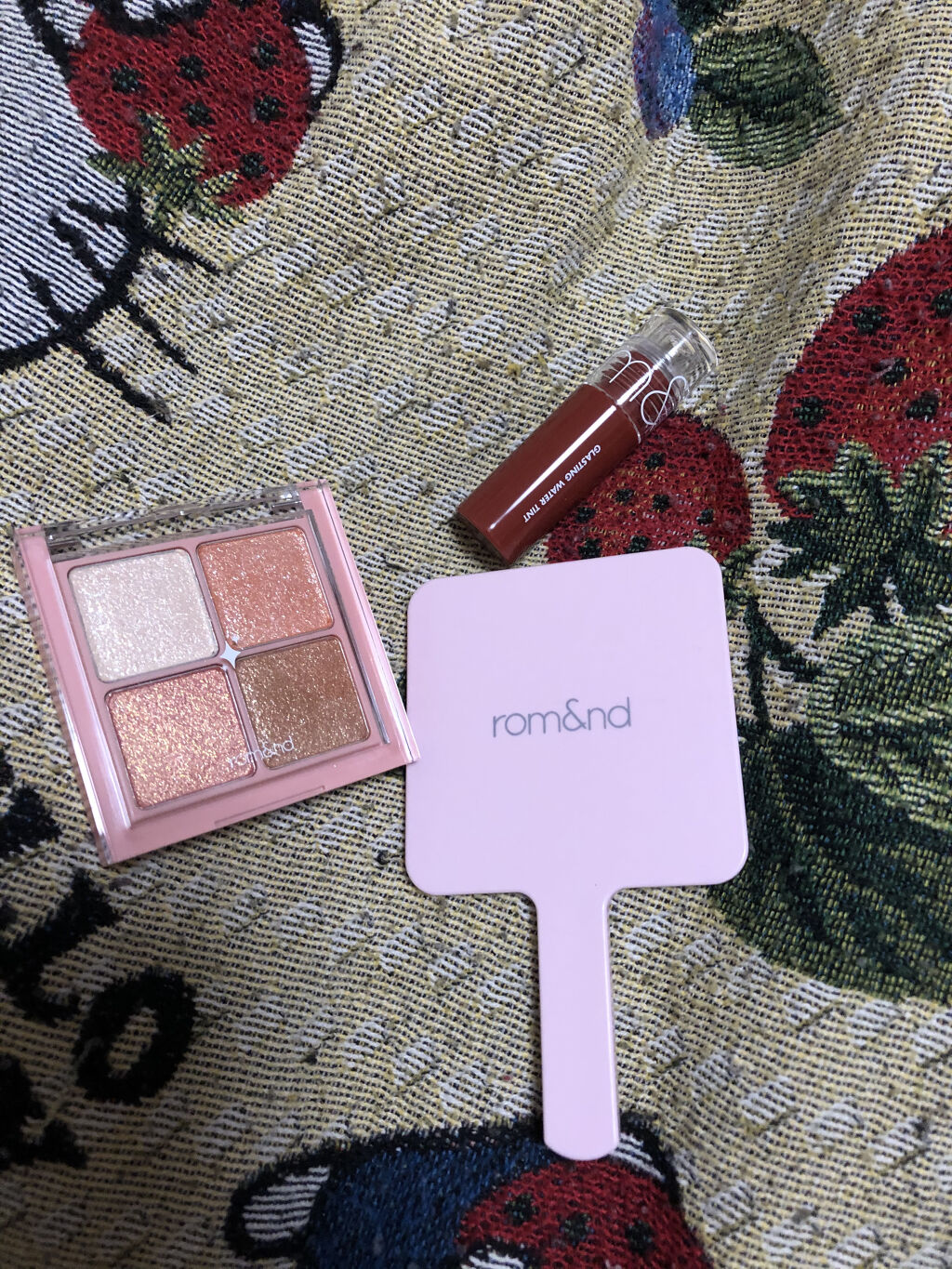 グリッターブロッサムエディション/rom&nd/メイクアップキットを使ったクチコミ（2枚目）