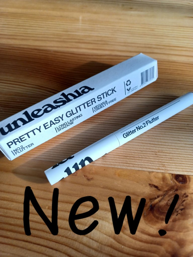 プリティー イージーグリッタースティック/unleashia/グリッターを使ったクチコミ（2枚目）