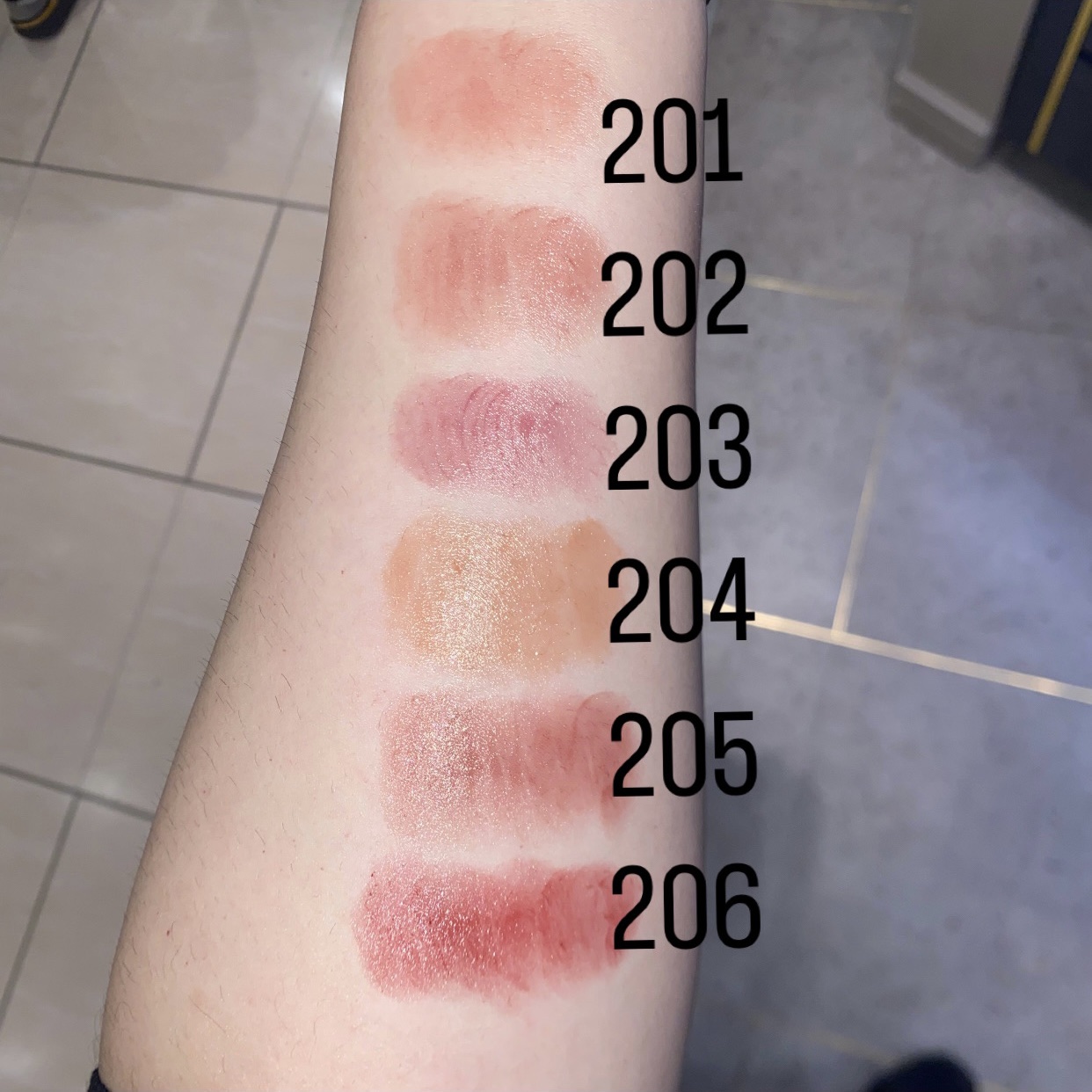 2024年春新作口紅】YSL ラブシャイン リップスティック｜YVES