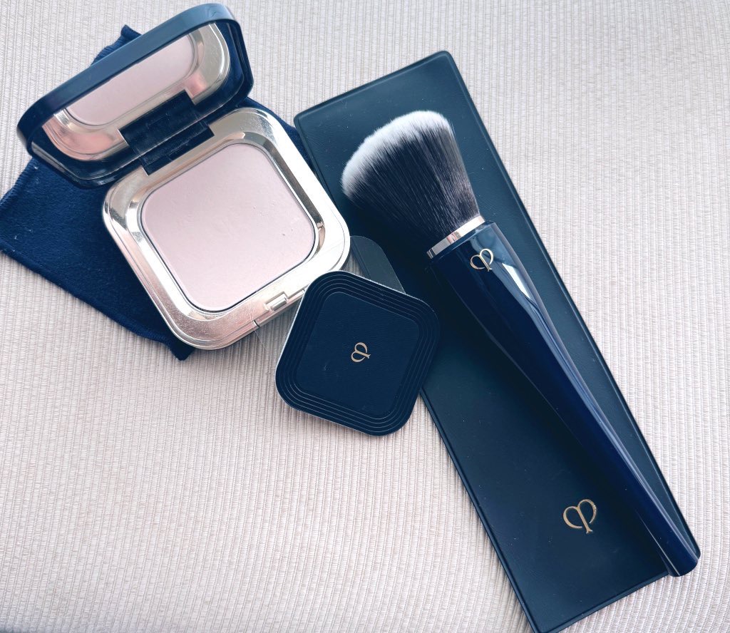 クレドポーボーテ　フェイスパウダー＋フェイブラシ パンソー（プードル） - ブラシ・パフ・スポンジ・チップ