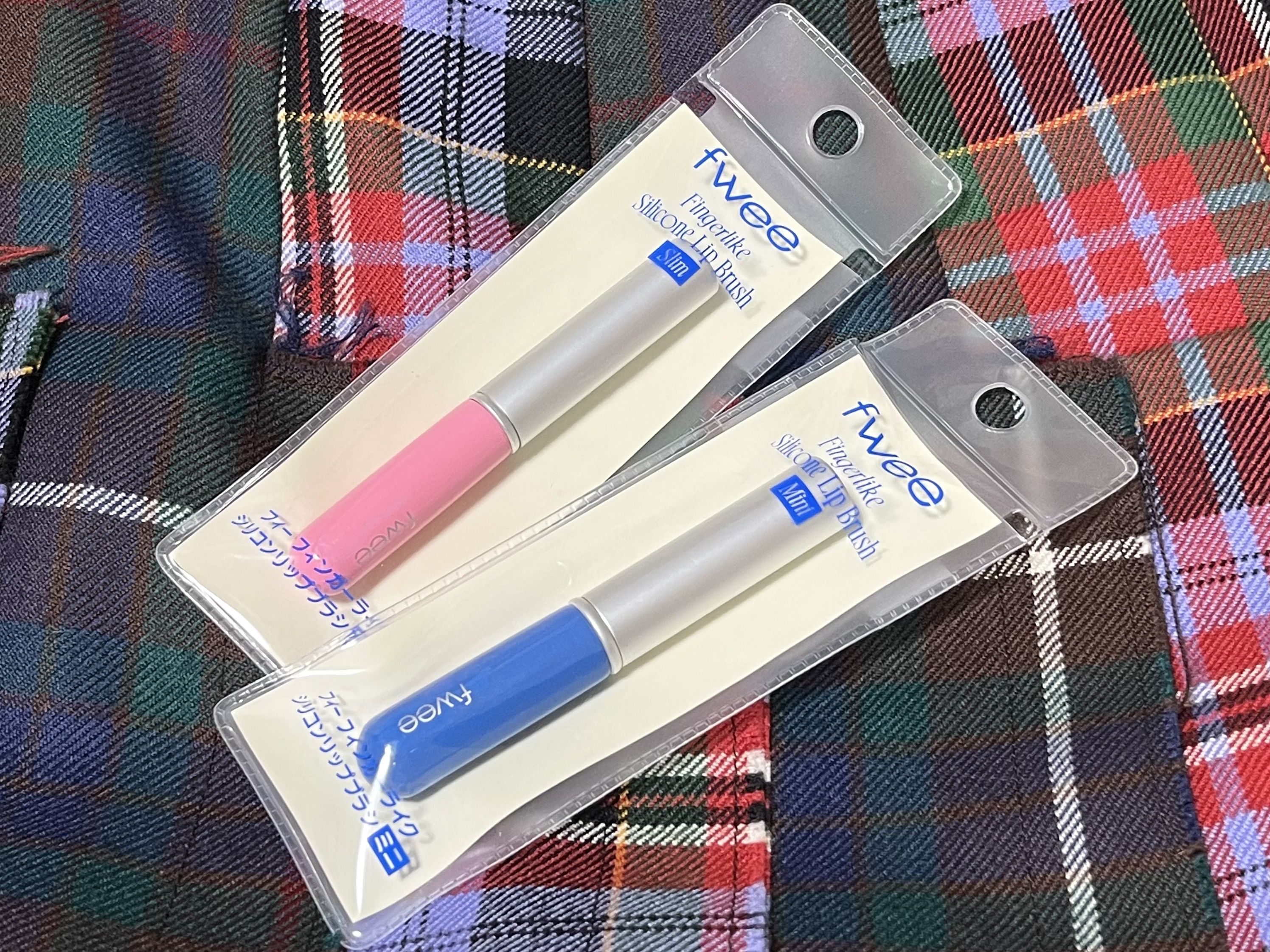 フィー リップアンドチーク グローイジェリーポット JS03 クーベルチュール/fwee/リップグロスを使ったクチコミ（3枚目）