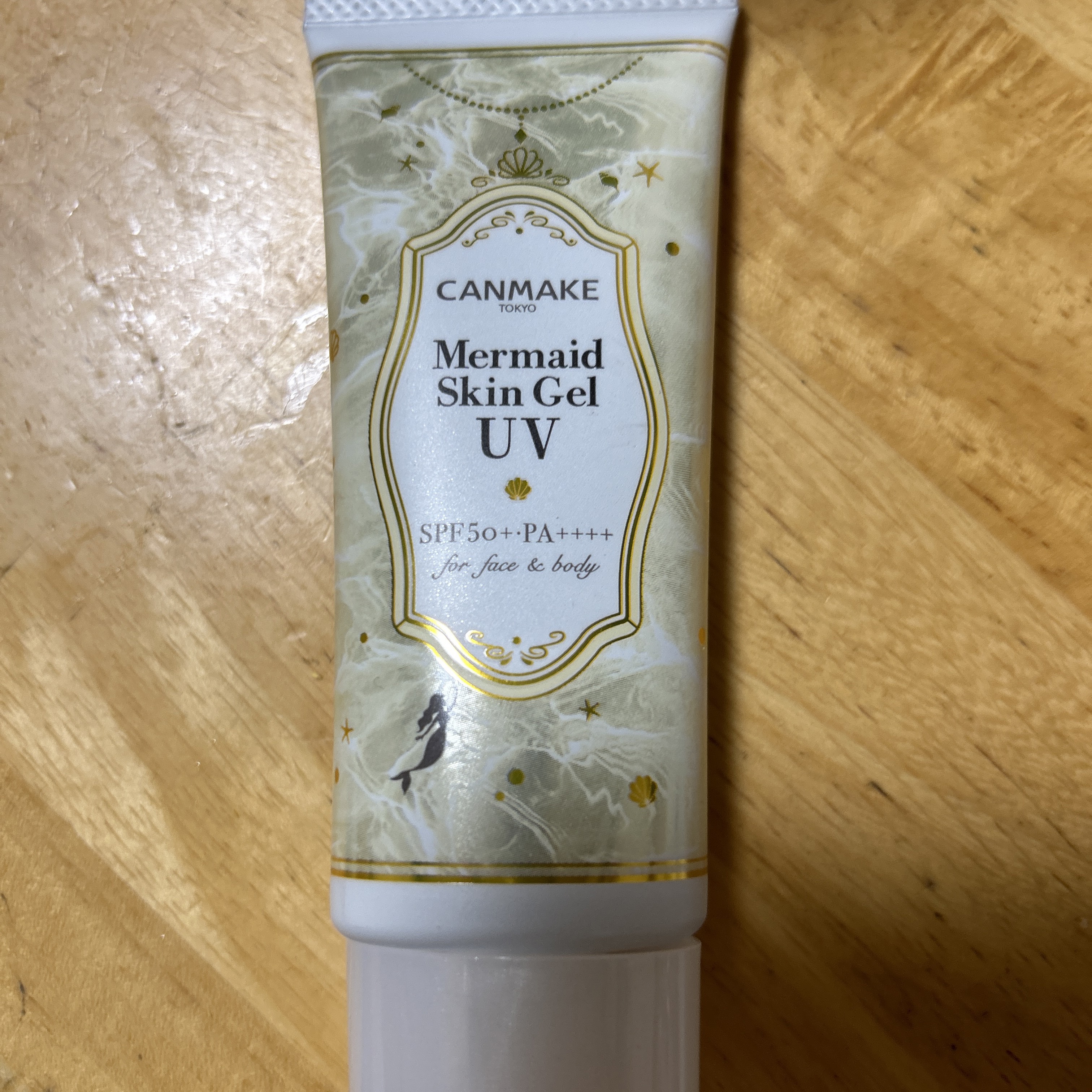 キャンメイク
マーメイドスキンジェルUVC02サニーイエロー

黄色の下地初挑戦です。イエベ向きなのかなと思ったけど黄色の下地ってただ肌を均一にするだけだから何ベとかは関係ないのかな？私は問題なく使えてます。

伸びも良くてすごく好きです。