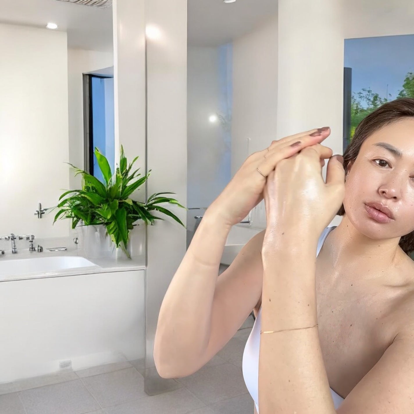 Miwa Kamise on LIPS 「new✨━━━\日やけによるシミ予防UV/━━━ ニベアU..」(3枚目)