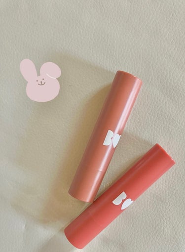 ツヤぷるリップ💄

友人のツヤツヤしていた唇を見て、購入◯
私は乾燥しやすい唇だったので、あまり合わなかったです。あと、キシリトールみたいな匂いがします👃

ただ、石原さとみさんのようなボリュームのある