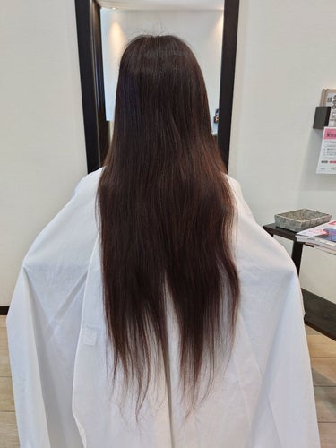 だいぶ投稿してなかった…


最近、約4年程伸ばした髪を
ヘアドネーションしました！

初めてだったので緊張しましたが、
切って下さるサロンが
髪の郵送までやっていたので
割と知識なしでもいけました✨😆