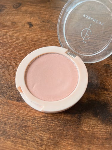 Forencos
BARE BLUSHER / 05lovelorn
フォレンコスの血色感チーク

このアイテムは
テクニック要らずで
赤ちゃんのような優しい頬の色味を演出！

透明感のあるメイクをしたい方や
チークを濃くしてしまいがちの方は
このアイテムが解決してくれます！

塗り重ねても重くならず
ほんのりと色付いてくれるので
おすすめです◎

見たまま発色なのが嬉しいところ。
5色展開なので、自分の肌に合う色を
探せそうですね！

流行りの白湯メイクに
取り入れてみてはいかがでしょうか？

＃チーク＃韓国メイク＃白湯メイク
＃FORENCOS＃フォレンコス
＃コスメ＃透明感＃韓国コスメ＃ナチュラルメイクの画像 その2