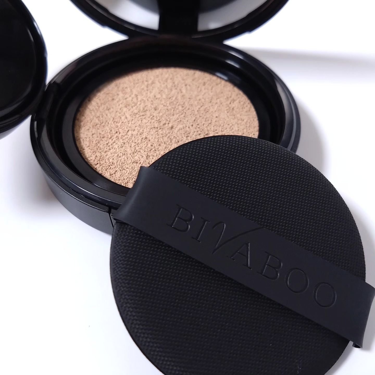 ベルベットジュエルクッション/BIVABOO/クッションファンデーションを使ったクチコミ（1枚目）