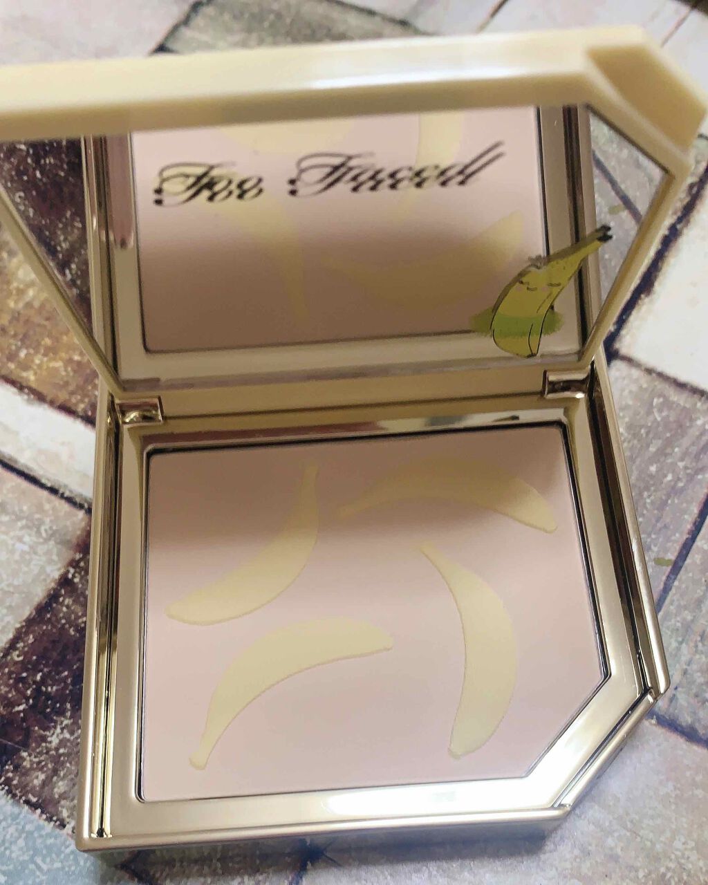 イッツバナナス ブライトニング セッティング パウダー/Too Faced/プレストパウダーを使ったクチコミ（2枚目）