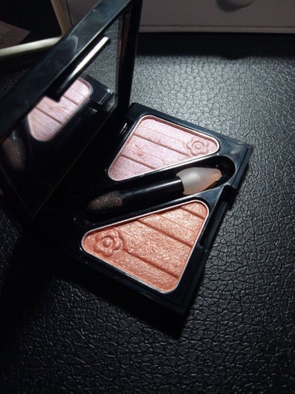 MARY QUANT タイニー ツインチップのクチコミ「今年の春初めてマリークヮントのアイシャドウを使用しました!
色もラメ入りですが優しい色でオスス.....」(1枚目)