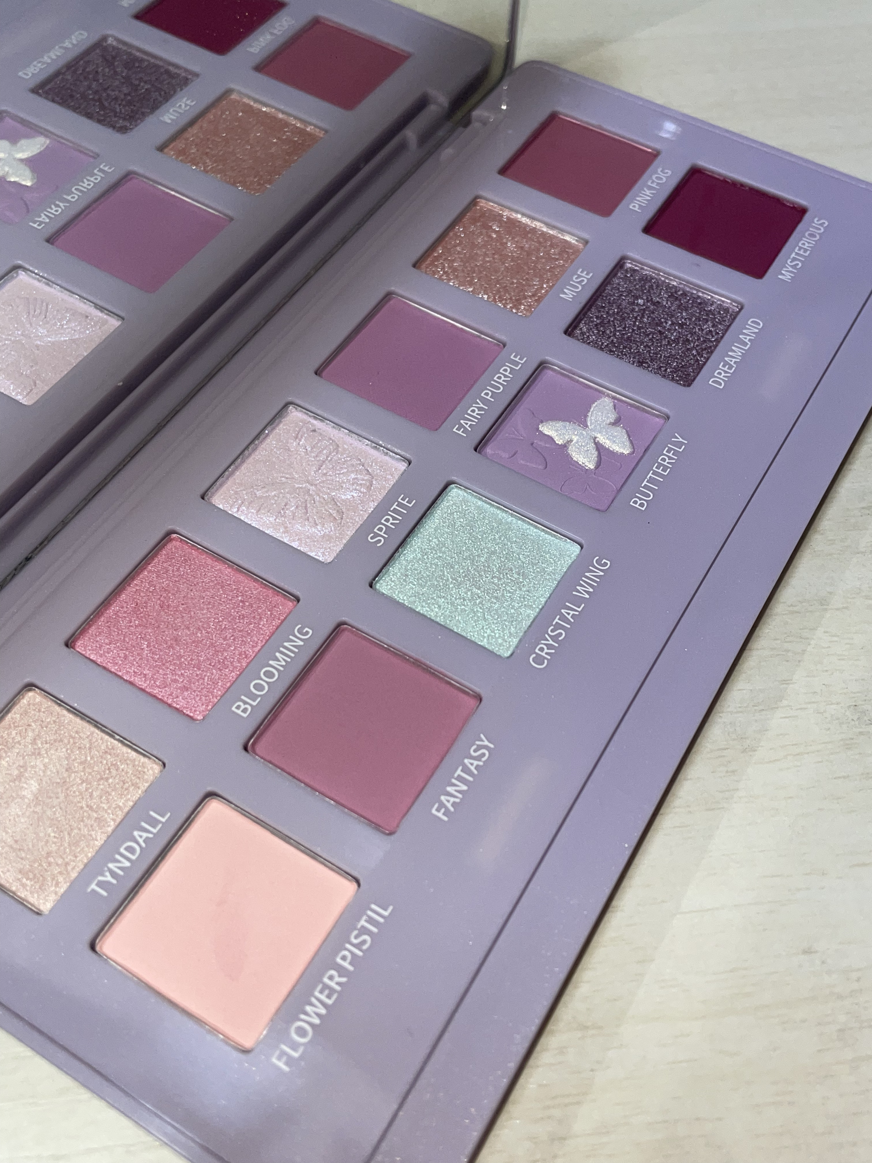 エクスプローラ12色 動物アイシャドウパレット バタフライ / PERFECT